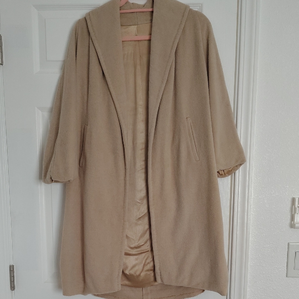 Elegant Cream Cashmere Vintage Coat